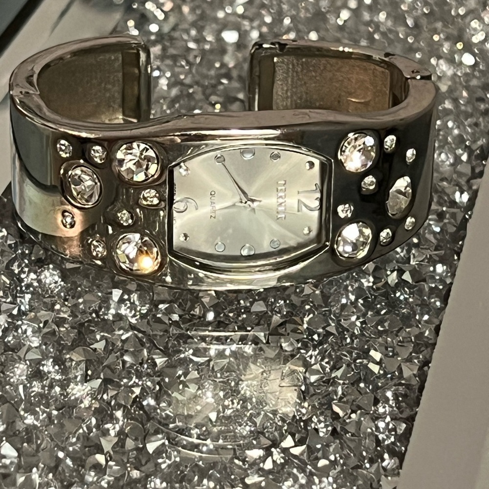 ⭐️TERNER BLING WATCH⭐️ - Picture 5 of 11